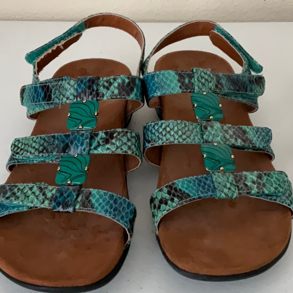 Vionic Snake Print  Sandals - Picture 6 of 6